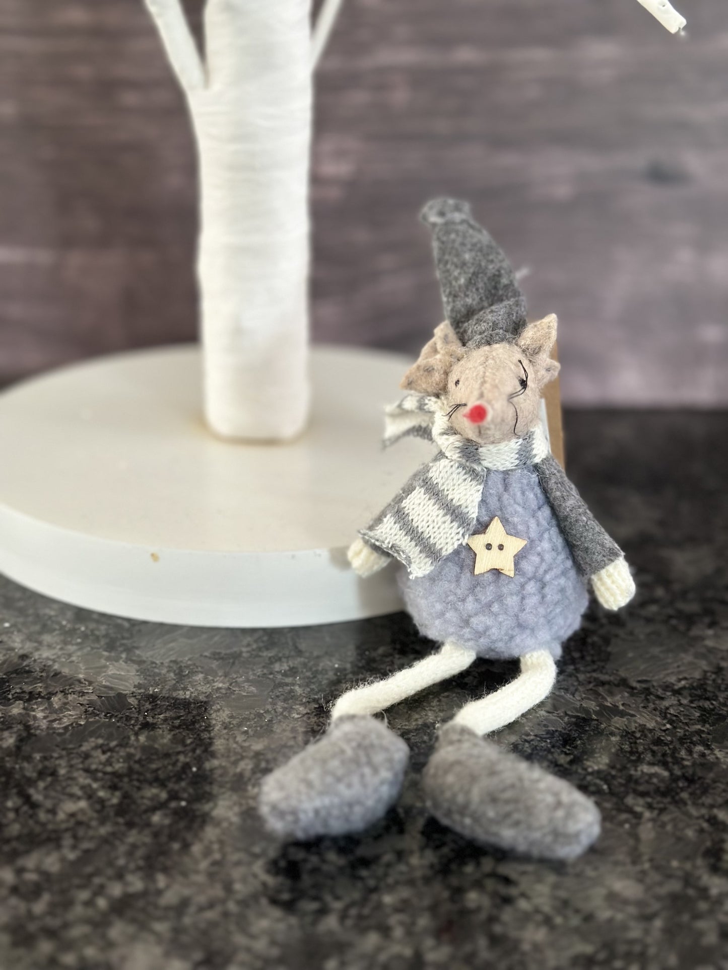 Grey Shelf Sitting Mouse from Ascalon